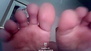 barefoot close-up flexing got me craving your foot fetish eyes
