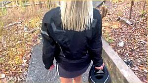 whoops short skirt no panties flashing milf outdoors 😏👀