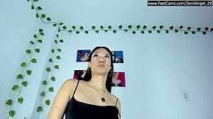 barefoot colombian spreads legs wide for your eyes