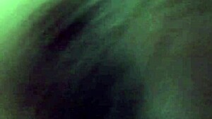 Горячая 18+ любительница трахает себя бутылкой в домашней дрочке