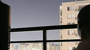 زوجان هواة مص زب على الشرفة مع زب صديقهم الضخم