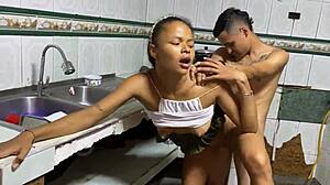 follo a mi hermanastra por su gran culo en interracial hardcore