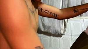 follo a mi hermanastra por su gran culo en interracial hardcore