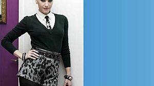 gwen stefani's long legs make the perfect celebrity jerk off fantasy