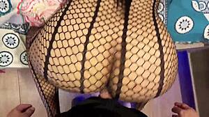 stepsis caught watching porn sucks my cock to cool her heat!