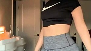 i can't stop staring at those instagram big ass chicas in leggings