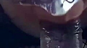 Sexy hlas mé nevlastní sestry vysává můj pulzující čurák do sucha