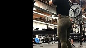 i can't stop staring at those instagram big ass chicas in leggings
