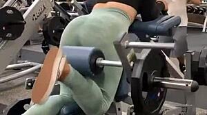 i can't stop staring at those instagram big ass chicas in leggings