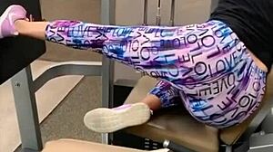 i can't stop staring at those instagram big ass chicas in leggings
