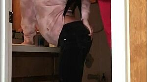 i love this girl gettin' her super wedgie so bad...