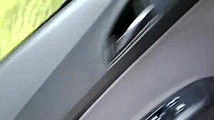 Esposa Exibe Sem Calcinha Na Rua Publico Cuckold!