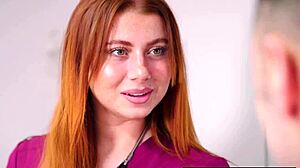 Stella Luxx in Schwesternklamotten gibt Patienten Handjob Blowjob und harten Fick Vol 1