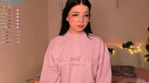 Liza's Petite Big Tits Cam Show W0wgirls