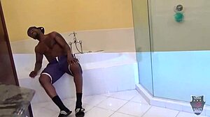 Redhead Amerie rides Rome Majors' BBC in shower