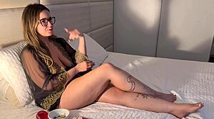 he sucked fat tits came as she smoked cig!!