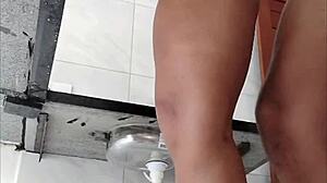 Gostosa bent over doggystyle riding big cock in bedroom kitchen?