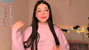 Liza's Petite Big Tits Cam Show W0wgirls