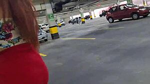 Esposa Exibe Sem Calcinha Na Rua Publico Cuckold!