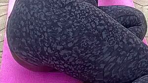 ebony milf morning workout and pussy spread outdoors
