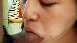 sexo facil con mi vecina es una puta y la pongo a mamar verga