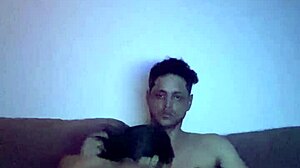 Chupando Com Plug No Cuzinho