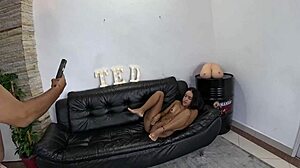 tirando fotos e aprontando na casa da putaria