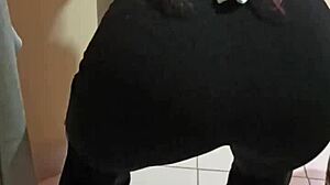 Venezuelan babe dances before sex