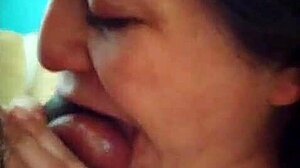 sexo facil con mi vecina es una puta y la pongo a mamar verga