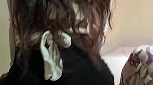 Venezuelan babe dances before sex