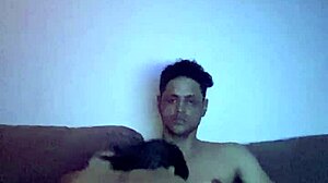 Chupando Com Plug No Cuzinho