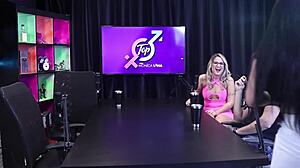 Monica lima parte 2 - uma explosao de sensualidade no topcast a entrevista pegou fogo e essas duas gostosas fizeram uma brincadeira bem gostosa