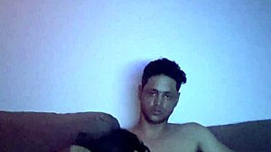 Chupando Com Plug No Cuzinho
