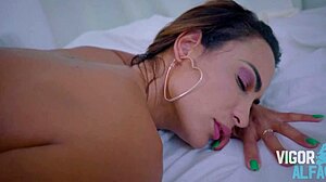 Ela tem uns tetão gostoso in interracial anal fuck