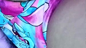 mi vecino me pide que le muestre mis grandes tetas
