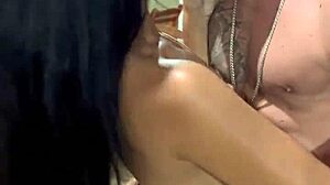 Morena gostosa casada hotwife deu pro vizinho dotado