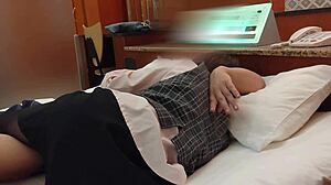 穿裤袜业余女口交后被插入