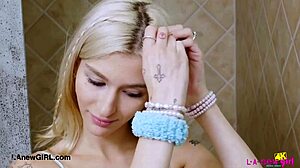 Picture-perfect blonde took a shower before casting