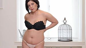 Curvy mature nicol gives her pussy a good rub