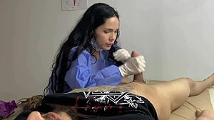 doctora culona me la chupa en la consulta del hospital me corro en sus manos