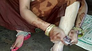 क्या मस्त भाभी है वो उसकी रसीली चूत देख कर ही मेरा लंड गीला हो गया
