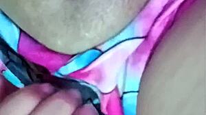 mi vecino me pide que le muestre mis grandes tetas
