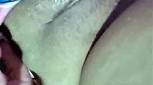 mi vecino me pide que le muestre mis grandes tetas