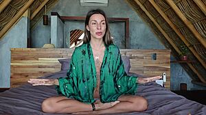 roxy fox leads relaxing bedroom tantric session