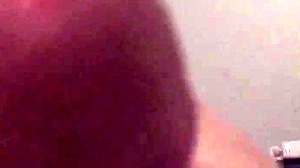 Дебелата съпруга прави бавен POV handjob