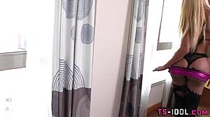 tranny gets rimmed before messy facial