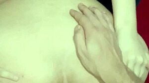 corno vai trabalhar e a putinha branquinha rabuda dele me chama para fazer a festa no seu buraquinho