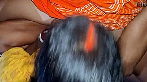 Cewek desi asli baju kuning sex bedroom intens