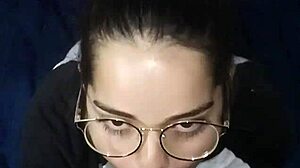 alem de ser linda e chupar gostoso essa branquinha tem uma bunda maravilhosa e uma bucetinha quente