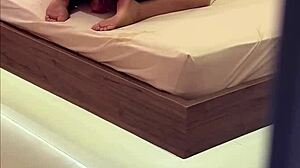 atrapo a mi madrastra nalgona en su habitacion y me saco la leche!!